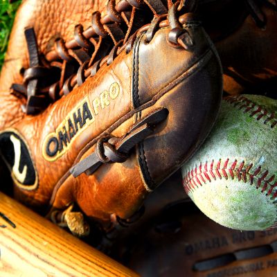 Gant et ball de baseball du club Boucaniers
