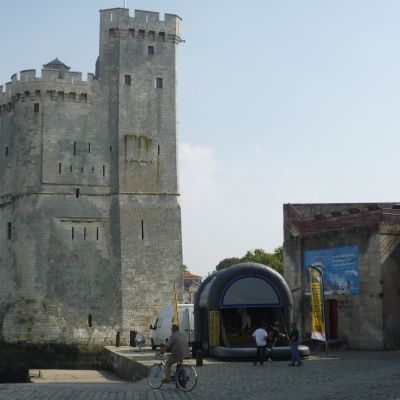 Animation baseball au pied des tours de La Rochelle