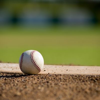 Balle de baseball terrain Boucaniers La Rochelle
