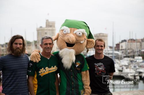 Président, coach, joueur et mascotte